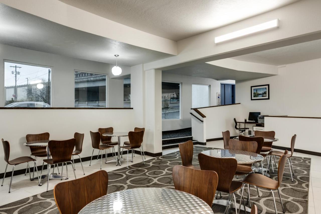 Baymont By Wyndham Spokane Extérieur photo